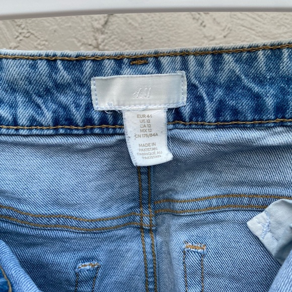 H&M Classic Blue Denim Jeans - Picture 2 of 3